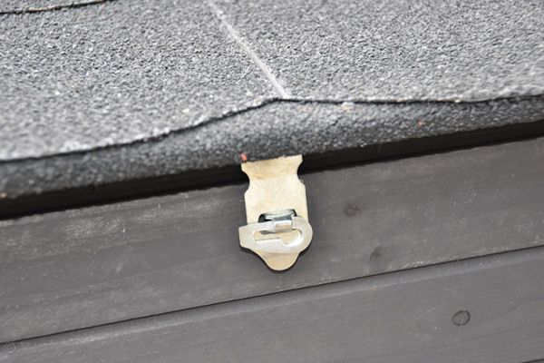 Het nachthok is voorzien van een slot.